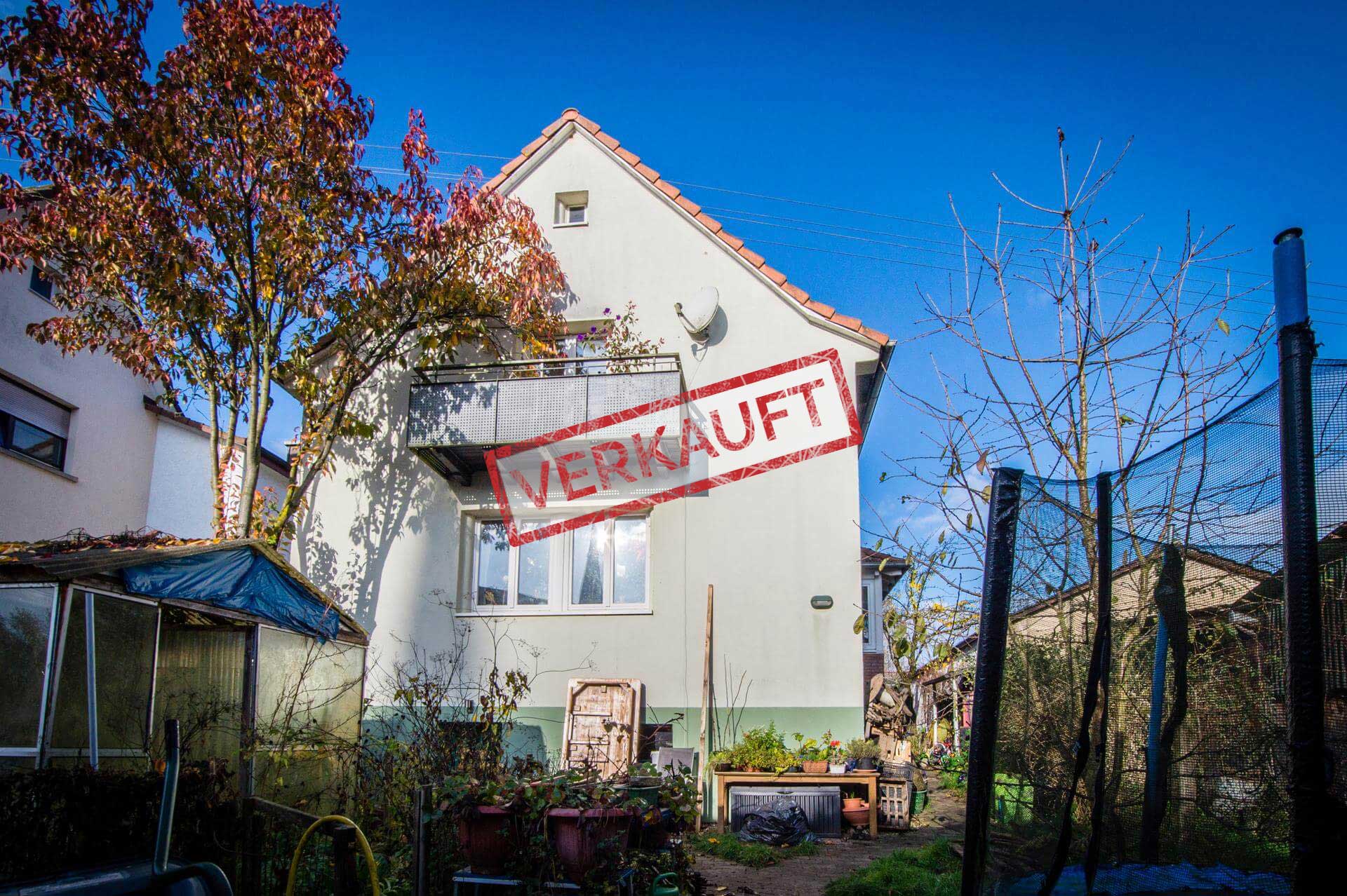 Renovierungsbedürftiges Einfamilienhaus mit großem Gartengrundstück in