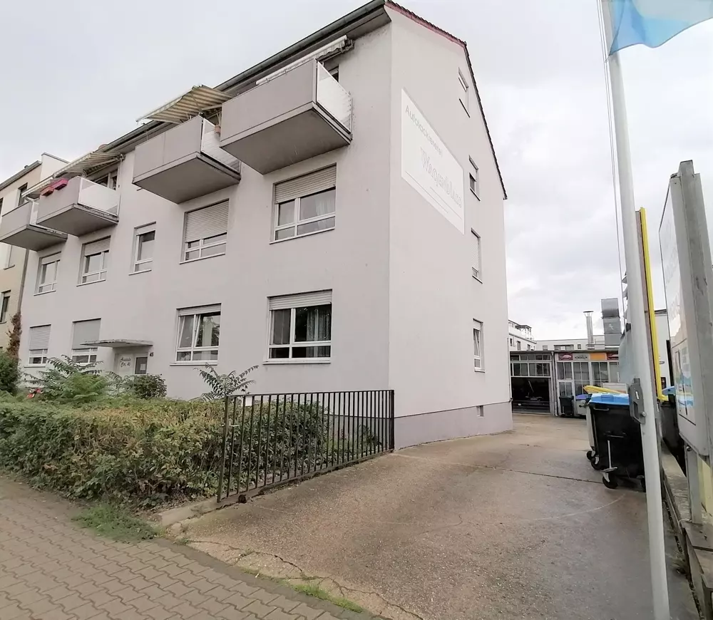 Einfahrt zur Werkstatt