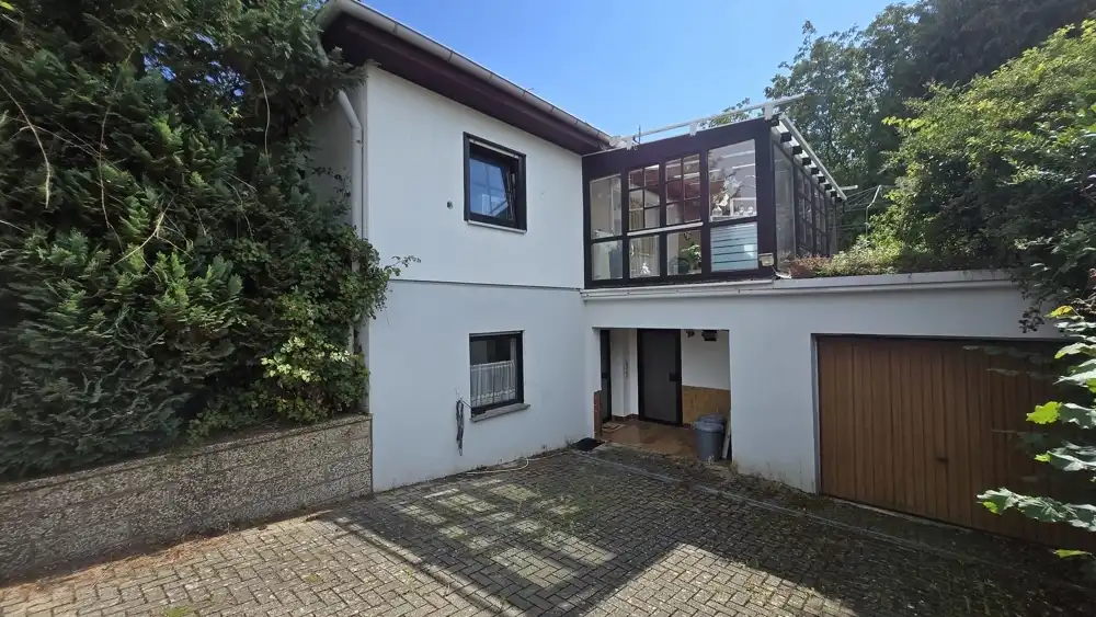 Hofeinfahrt / Zugang Einliegerwohnung