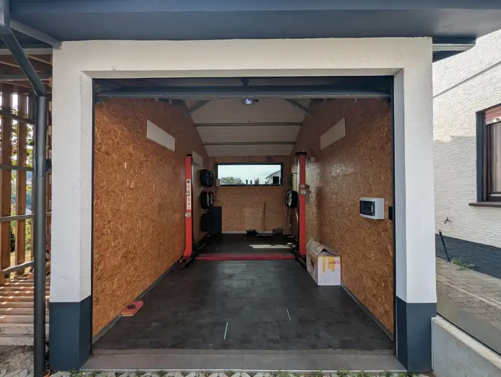 Garage mit Hebebühne