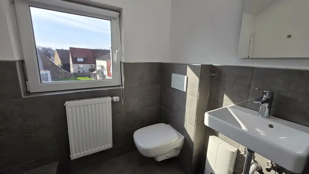 Seperates WC mit Waschmaschienenanschluss